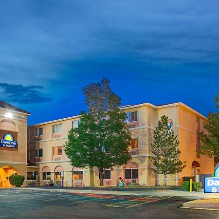 Days Inn & Suites By Wyndham Airport Albuquerque Exterior foto